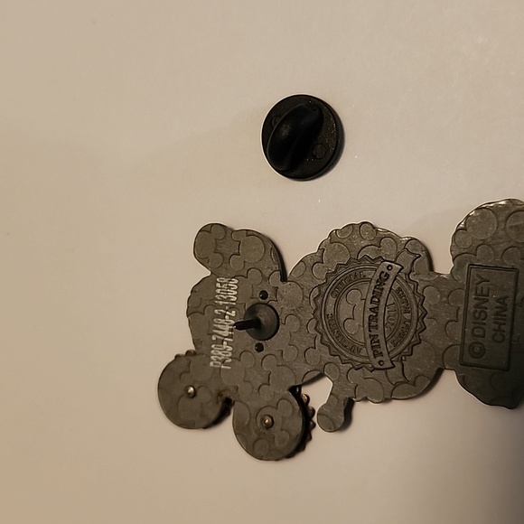 DISNEYWORLD MICKEY MOUSE Steampunk Gear Pin - Picture 4 of 4